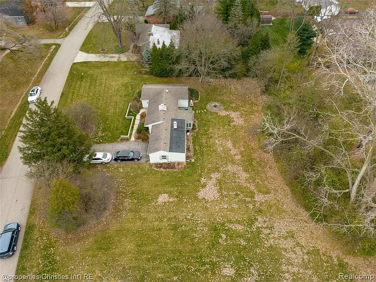 16219 Elizabeth St — Photo 30