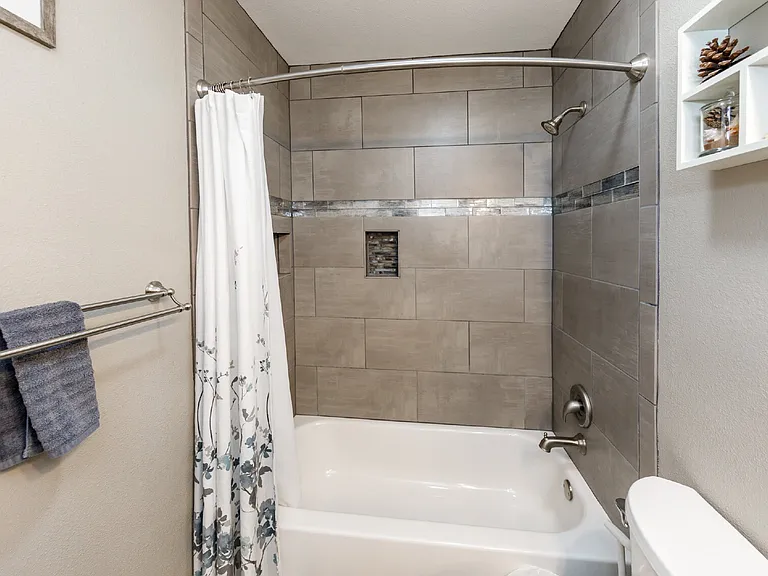 230 Hooper Ct — Photo 47