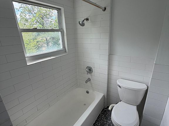 5th image of 187 Parker St APT 3
