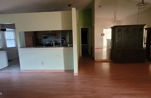 5th image of 20733 Melville St