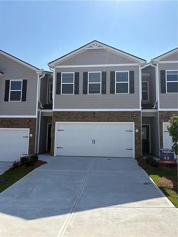 3 bed, 2.5 bath, 1700 sqft, $2,200 — Photo 1