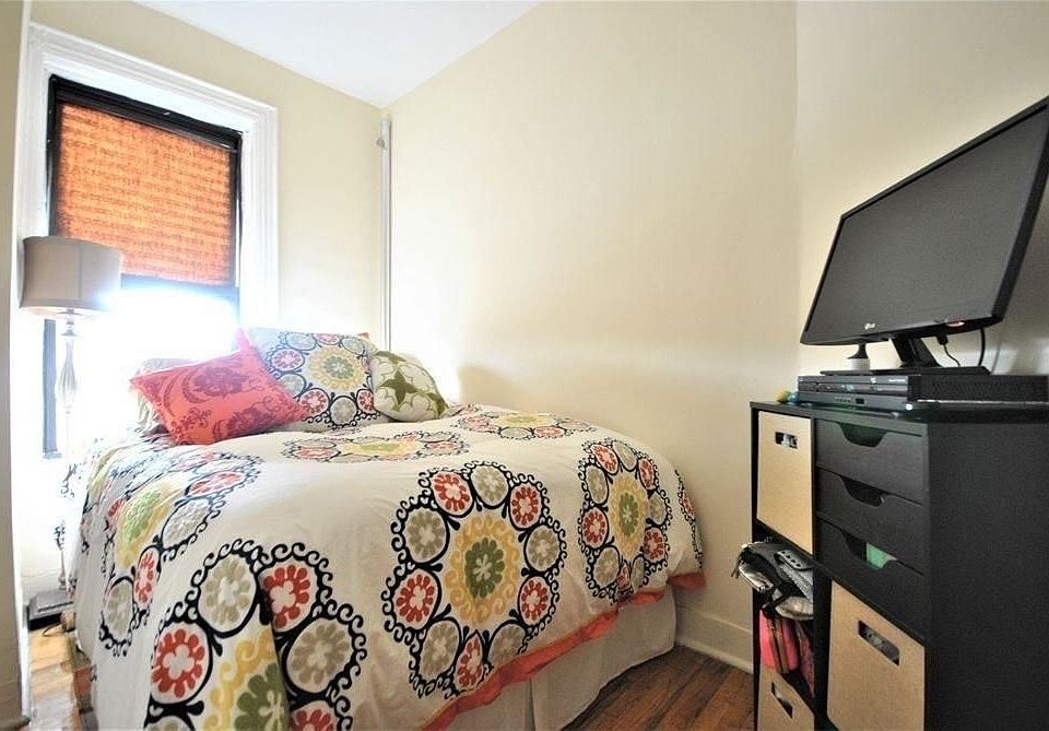 2nd image of 259 Bleecker St #38