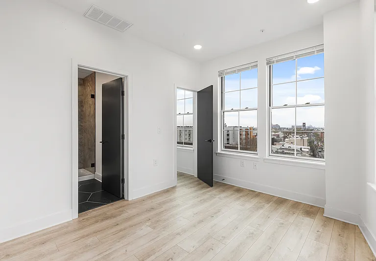 943 Washington Ave #303 — Photo 8