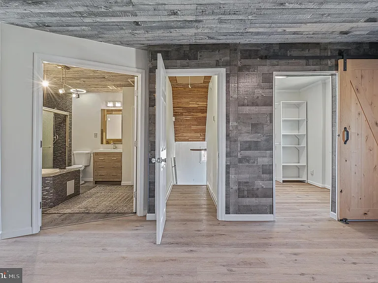 312 N Hammonds Ferry Rd — Photo 25