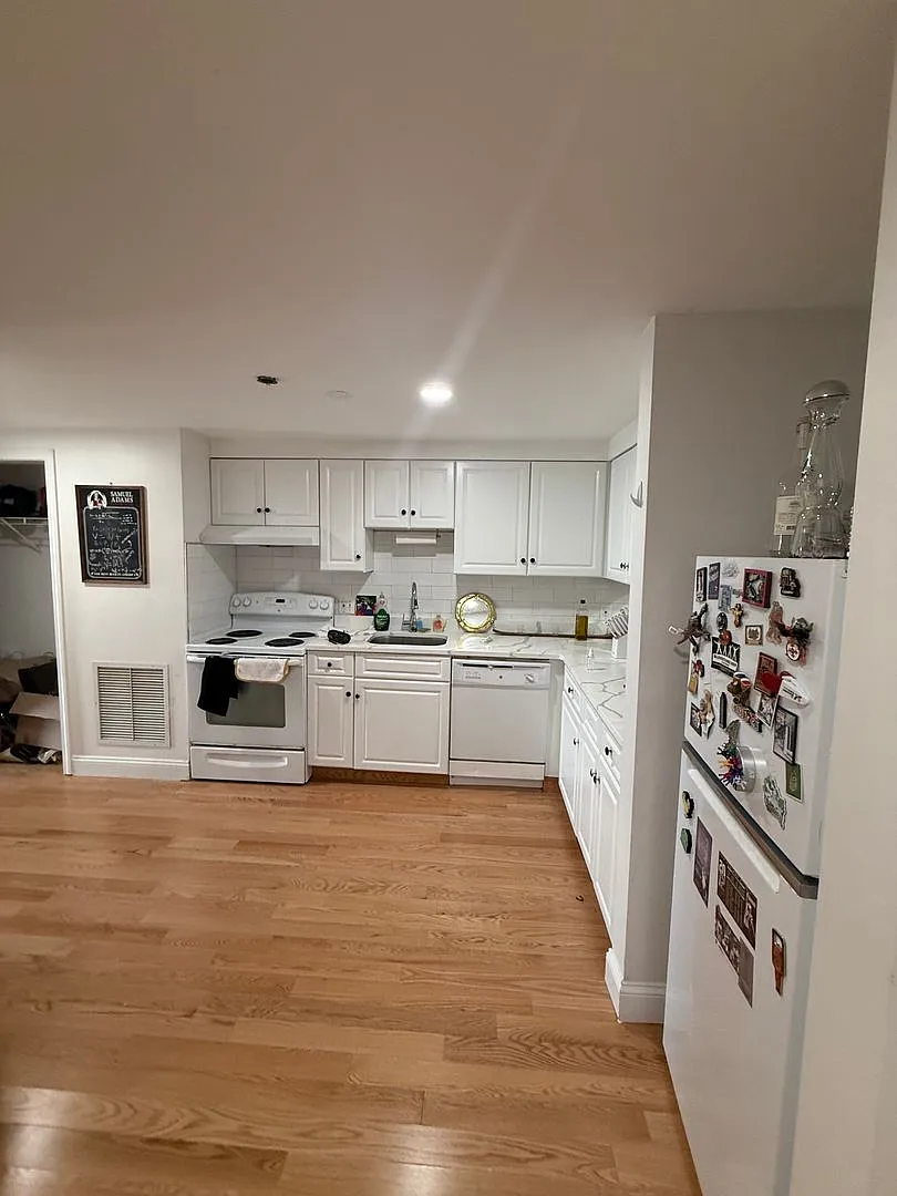 No Fee! Brighton 1 Bed With Central Air And Parking Available 8/1 — Photo 1
