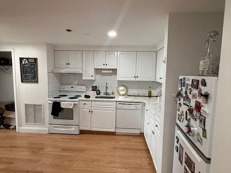 8 Glencoe St #4 — Photo 1
