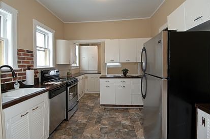 5th image of 915 Cedar Ave