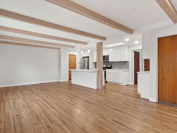 4th image of 4210 Balsam St