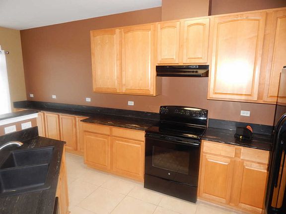 3rd image of 2442 Claremont Ln