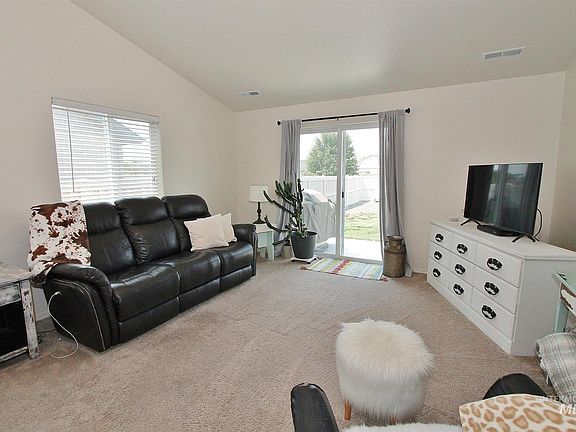 3rd image of 318 S Voyage Ave