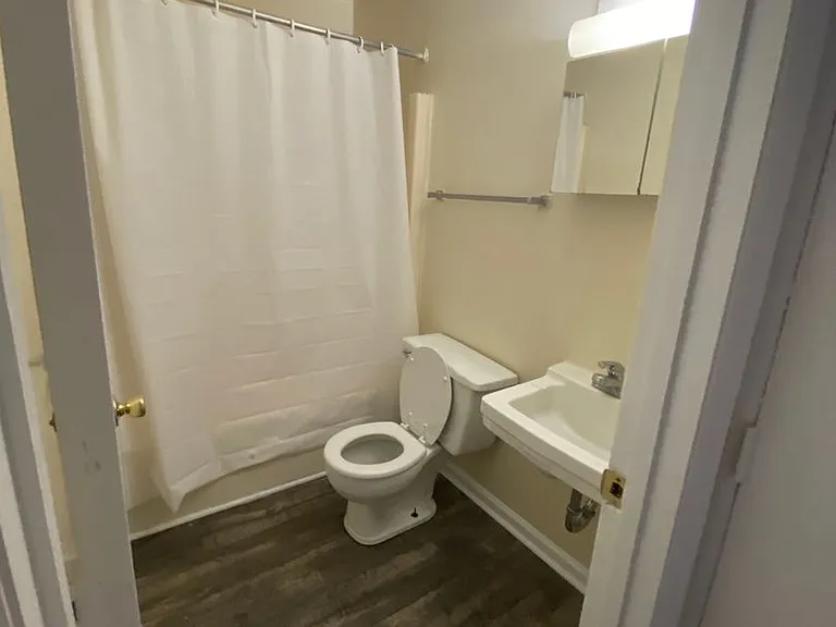 105 N Briggs Ave — Photo 2