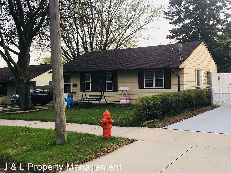2nd image of 801 17th Ave NE