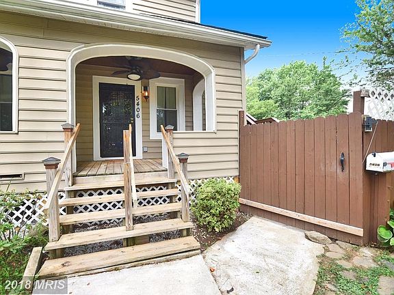 Offering two entrances