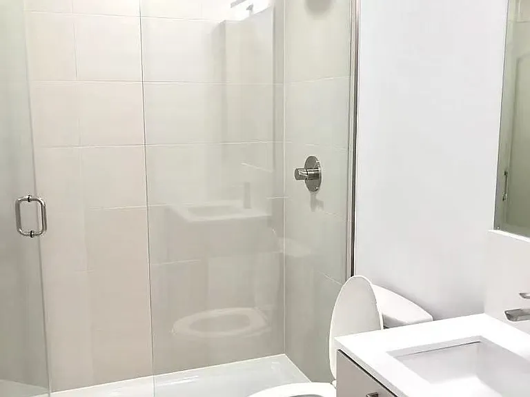 19 Western Battery Rd #Penthouse 03 — Photo 4