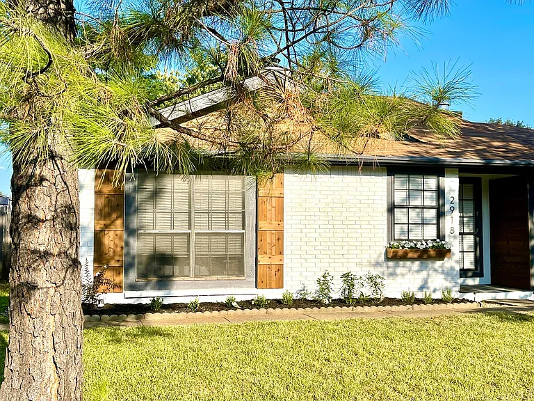 2918 Timothy Ln — Photo 25
