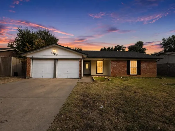 1929 Schumac Ln, Bedford, TX 76022