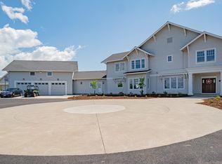 6081 Hillcrest Rd, Medford, OR 97504