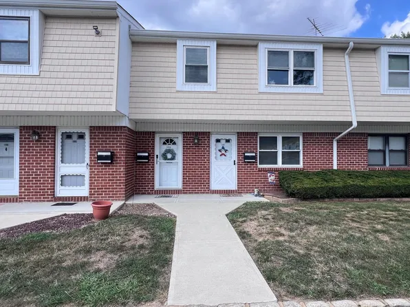 1104 Silver Ct, Hamilton, NJ 08690