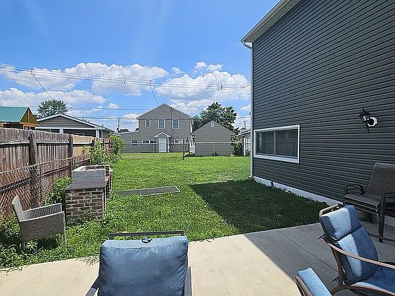 3rd image of 12 Crescent Ln
