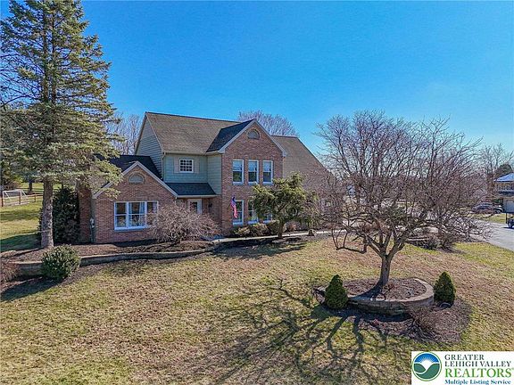 4th image of 362 Hillview Dr