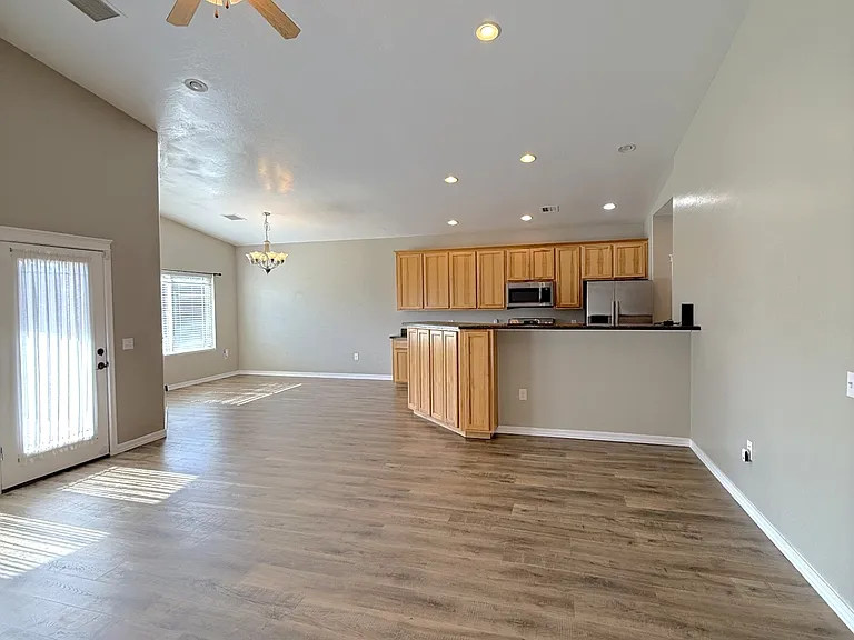 85 S Hillcrest Dr — Photo 8