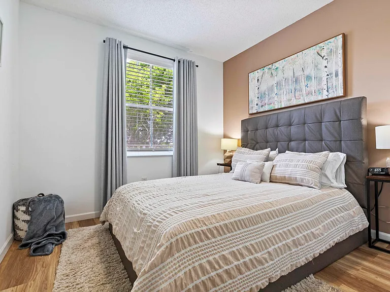 2060 Greenview Shores Blvd #318 — Photo 10