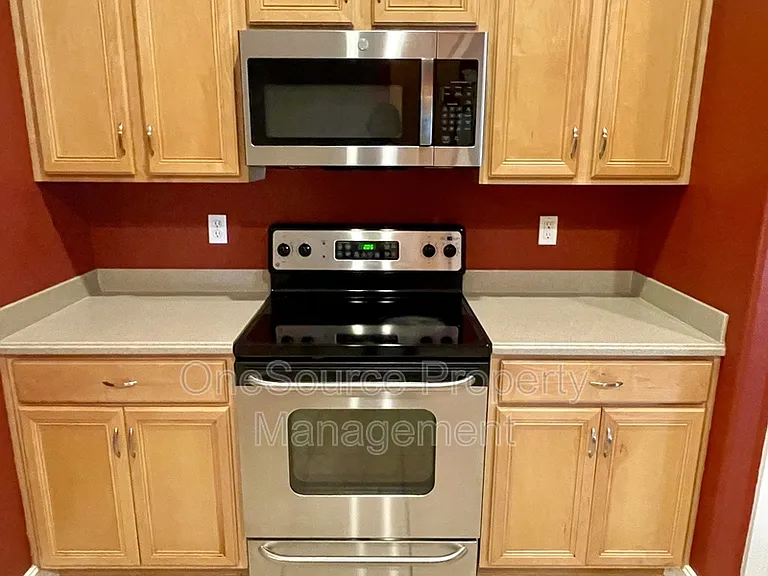 979 Watersview Dr — Photo 9