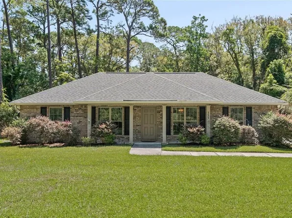 122 Hernando St, Dauphin Island, AL 36528