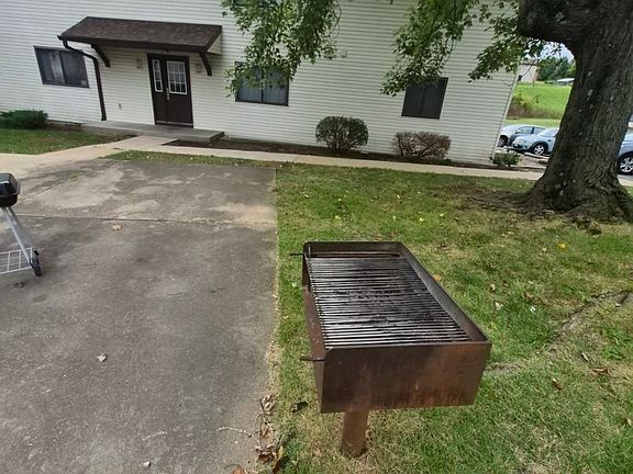 4th image of 22 Southwinds Cir APT 8