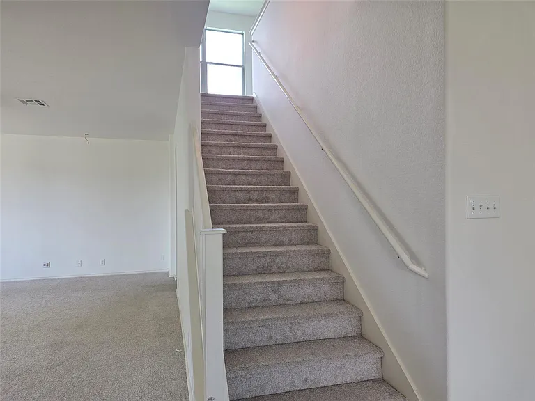 160 Mistletoe Ln — Photo 12