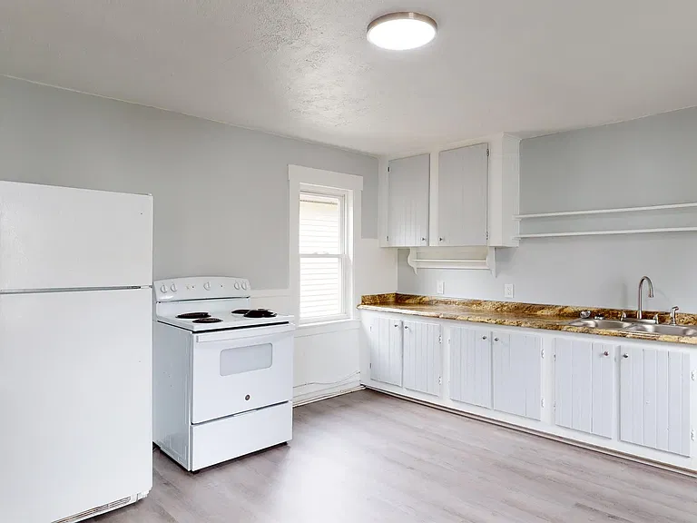 9 Riverbank Ct #C — Photo 3