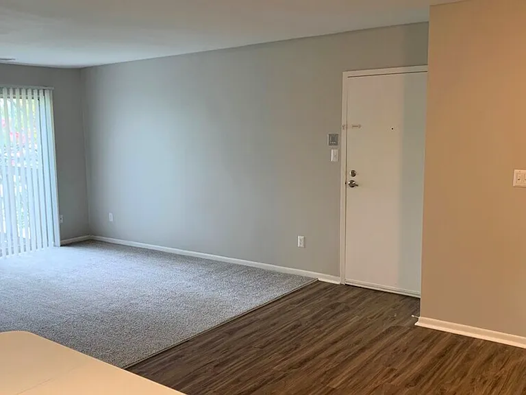 Garden Pointe Apartments — Photo 35