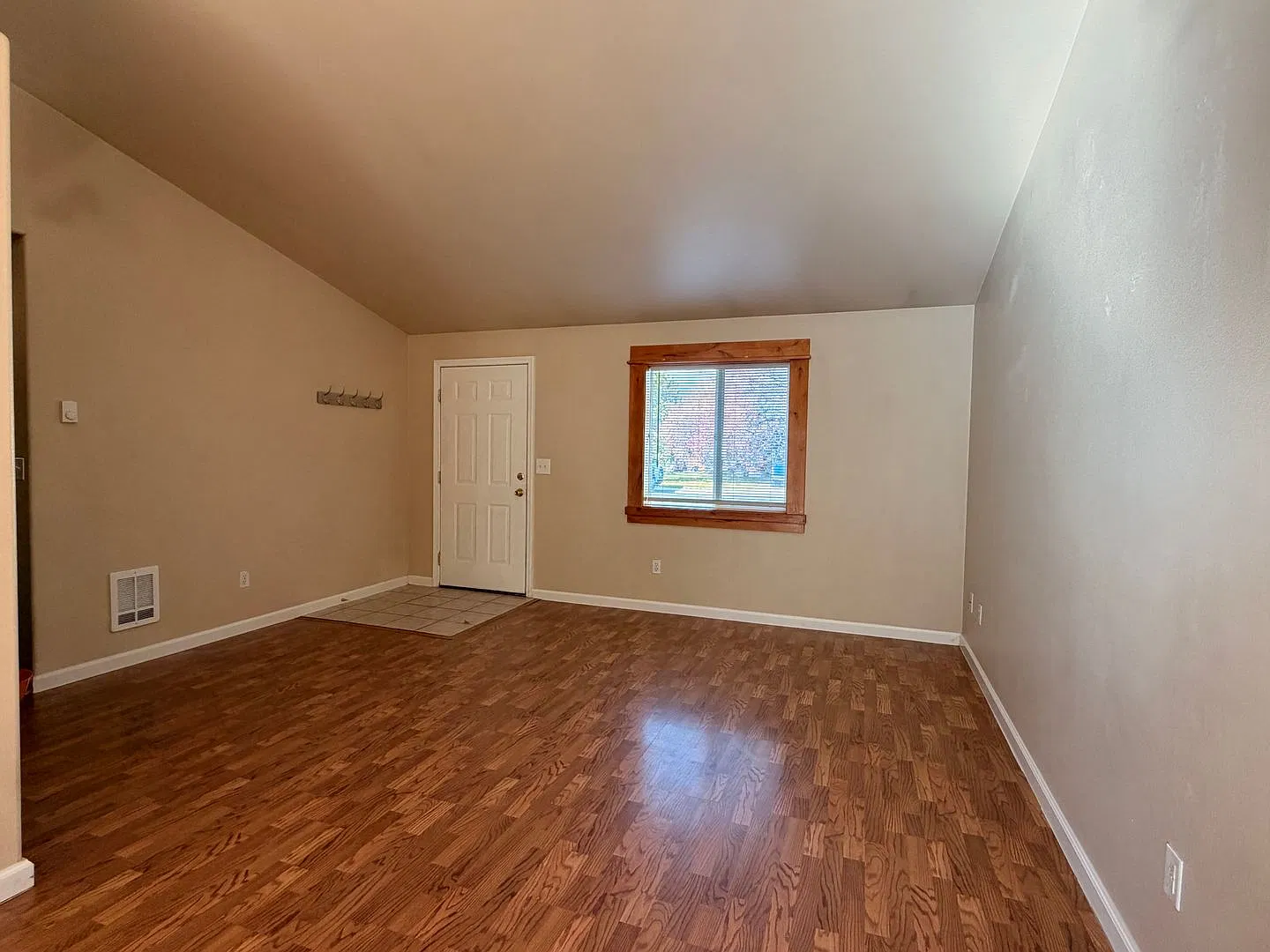 Check Out This Comfortable Single-Level Home In Sw Redmond! — Photo 3