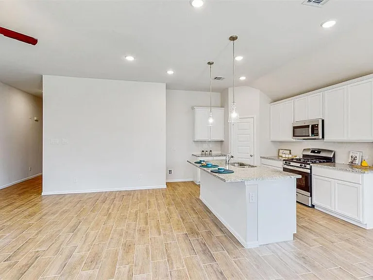 5809 Sandown Dr — Photo 16