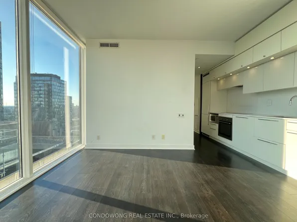 15 Grenville St, Toronto, ON