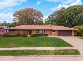 5 Lateer Dr, Normal, IL 61761