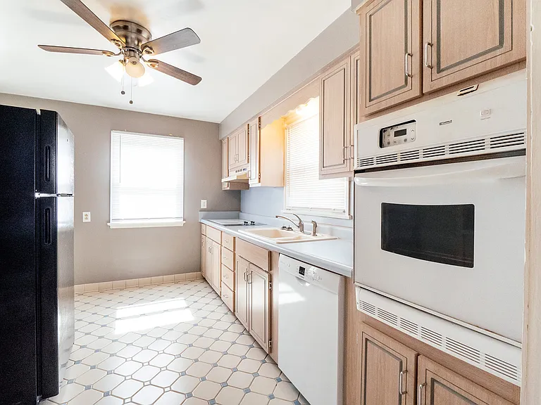 1015 Brough Ave — Photo 3