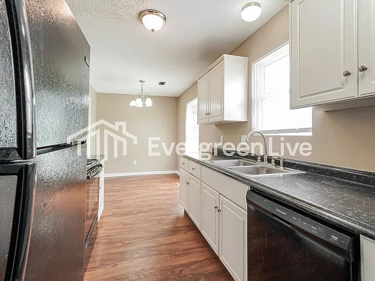 3345 Hamden St — Photo 10