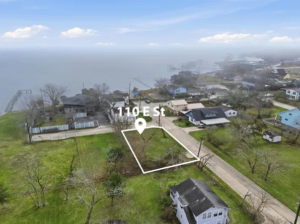 110 E St, La Porte, TX 77571