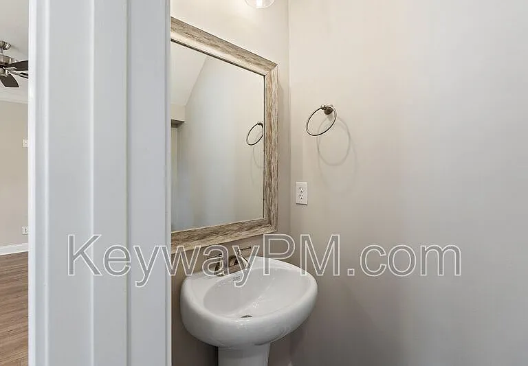 1117 Jolly Ln — Photo 9