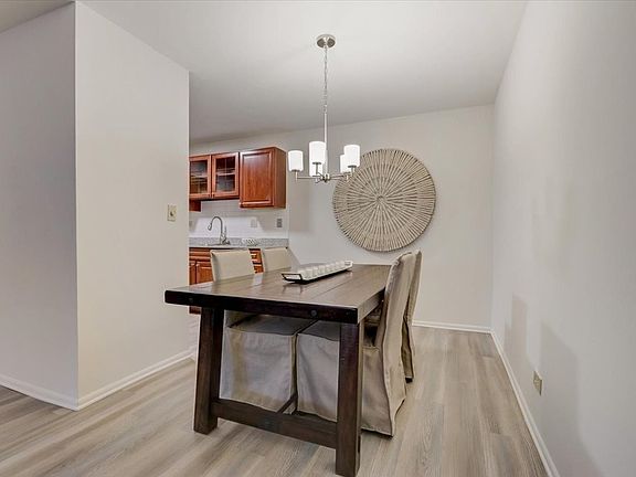 Renovated 2 Bedroom Dining Area