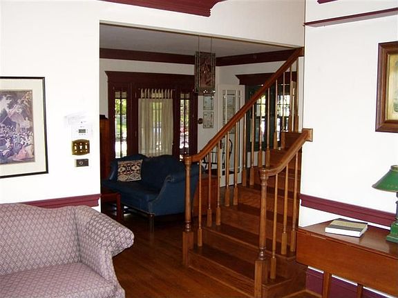 5th image of 2912 Hillview Ave