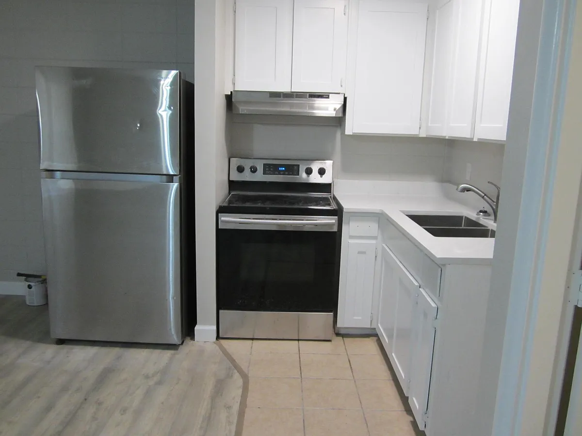 Building Photo - 109 Chicago Ave SE #1