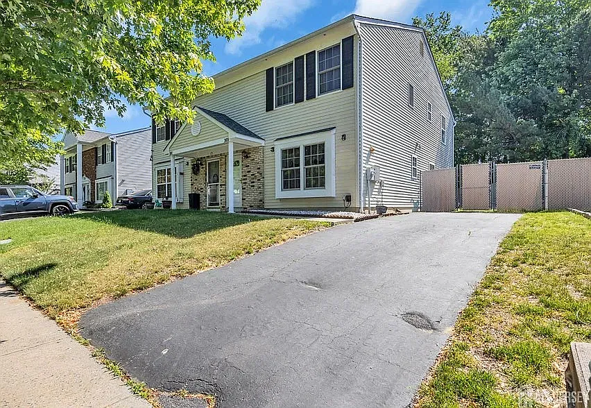 3 bed, 2.5 bath, 1700 sqft, $3,250 — Photo 3