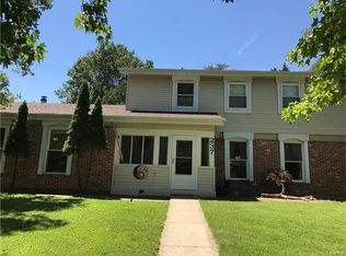 237 Village Creek Ct, Ballwin, MO