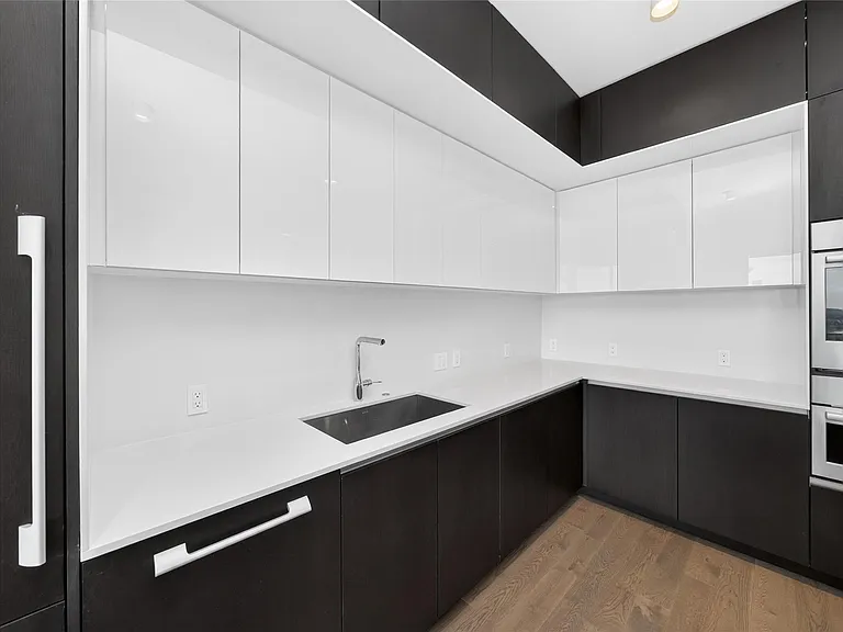 313 W 17th St #1803 — Photo 15