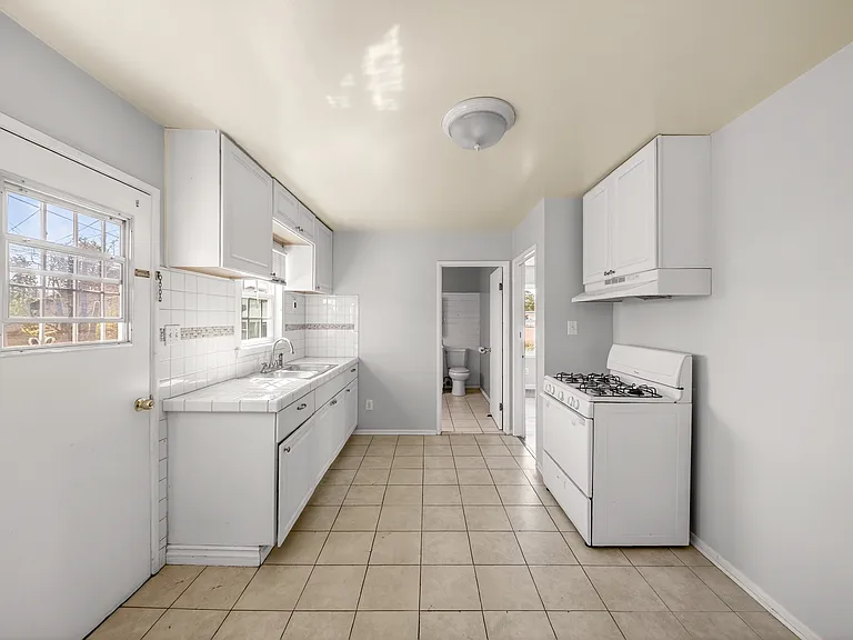 15053 Howellhurst Dr #1/2 — Photo 14