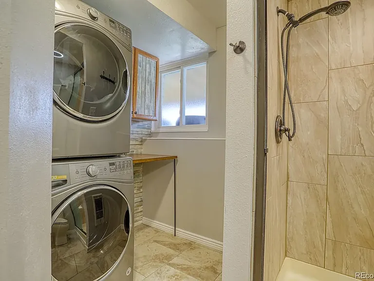 881 S Chestnut St — Photo 14