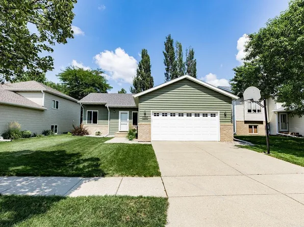 1525 29th Ave S, Fargo, ND 58103