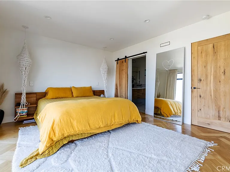 1821 Edgecliffe Dr — Photo 15